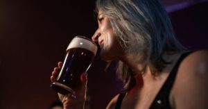 découvrez l'univers fascinant de la bière avec notre guide complet. explorez les différentes variétés, apprenez sur le processus de brassage, et savourez des conseils pour choisir la bière parfaite pour chaque occasion. joignez-vous à notre passion pour la bière et transformez chaque gorgée en une expérience inoubliable.