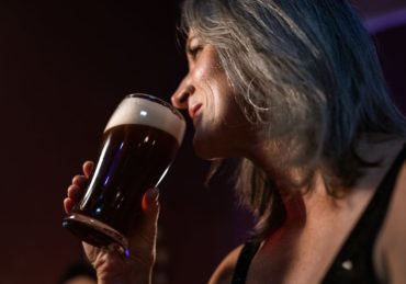 découvrez l'univers fascinant de la bière avec notre guide complet. explorez les différentes variétés, apprenez sur le processus de brassage, et savourez des conseils pour choisir la bière parfaite pour chaque occasion. joignez-vous à notre passion pour la bière et transformez chaque gorgée en une expérience inoubliable.