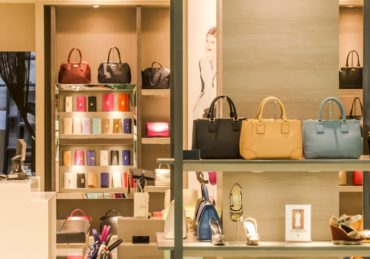 découvrez les dernières tendances de la mode avec notre sélection de vêtements, accessoires et conseils de style. inspirez-vous et affirmez votre personnalité grâce à notre collection unique adaptée à tous les goûts.