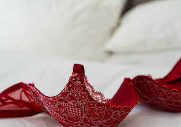 découvrez notre collection de lingerie élégante et raffinée, conçue pour sublimer votre silhouette. trouvez des styles variés, du classique au moderne, et vivez le confort au quotidien. idéale pour toutes les occasions, notre lingerie vous invite à vous sentir belle et confiante.