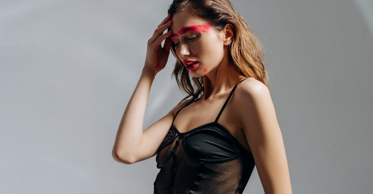 découvrez les dernières tendances en matière de lingerie : des styles audacieux aux matières luxueuses, explorez les incontournables de la saison pour allier confort et élégance.