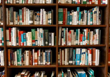 découvrez l'univers captivant de la littérature : analyses, critiques, et recommandations de livres pour nourrir votre passion des mots et enrichir votre esprit.