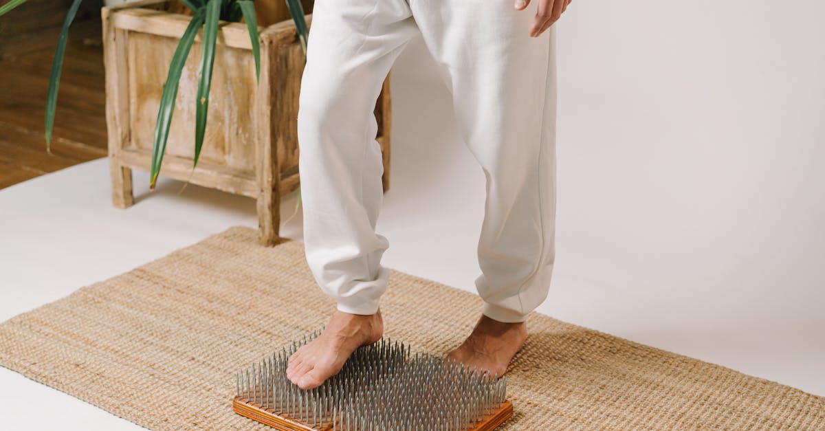 découvrez l'acupression, une pratique de médecine traditionnelle chinoise qui utilise la stimulation des points d'acupuncture pour soulager le stress, améliorer la circulation et favoriser le bien-être. apprenez comment cette technique naturelle peut vous aider à retrouver équilibre et harmonie dans votre vie quotidienne.