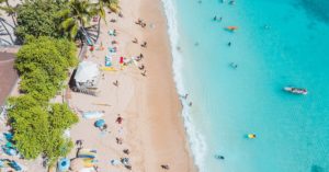 découvrez notre collection de serviettes de plage : confortables, absorbantes et au design coloré, idéales pour profiter de vos journées ensoleillées au bord de la mer.