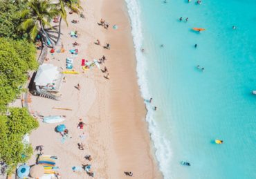 découvrez notre collection de serviettes de plage : confortables, absorbantes et au design coloré, idéales pour profiter de vos journées ensoleillées au bord de la mer.
