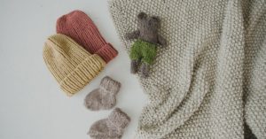 découvrez notre collection de beanies tendance pour compléter votre look tout en vous gardant au chaud. unis ou à motifs, nos bonnets s'adaptent à tous les styles. parfaits pour l'hiver, ils sont l'accessoire incontournable de saison !
