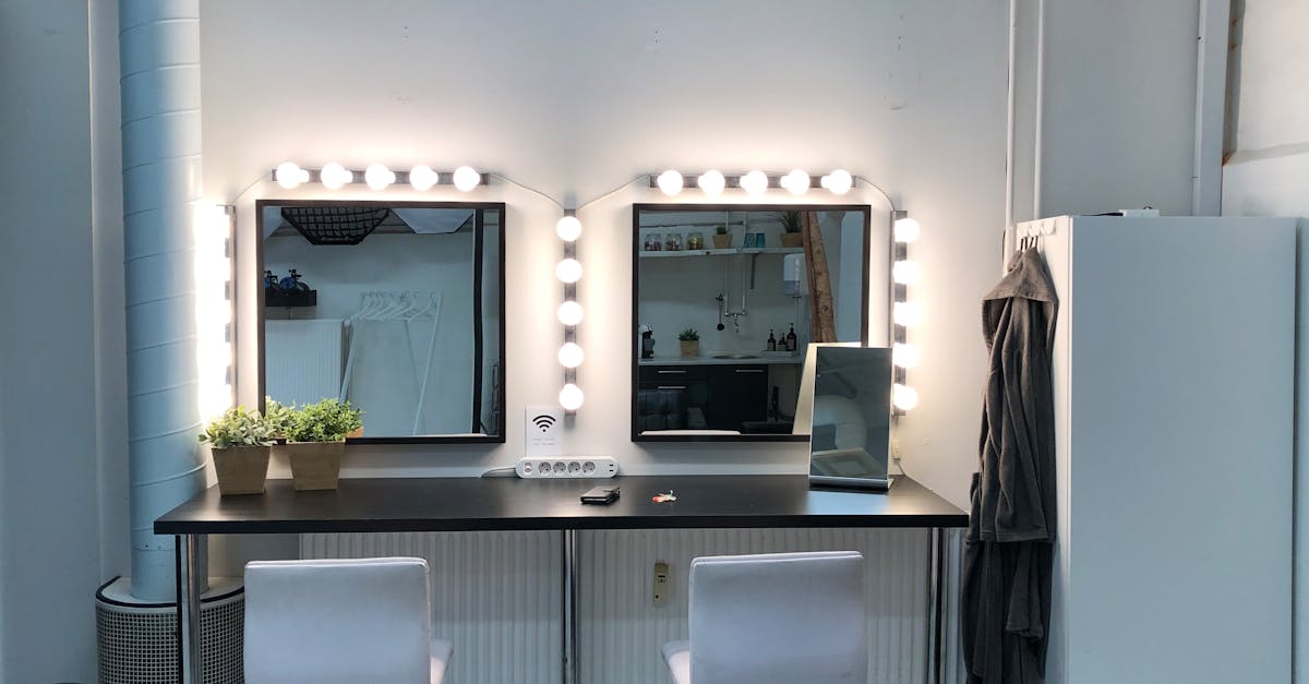 découvrez nos astuces et conseils pour une organisation optimale de votre maquillage. transformez votre espace beauté en un lieu pratique et esthétique, tout en conservant vos produits préférés à portée de main.