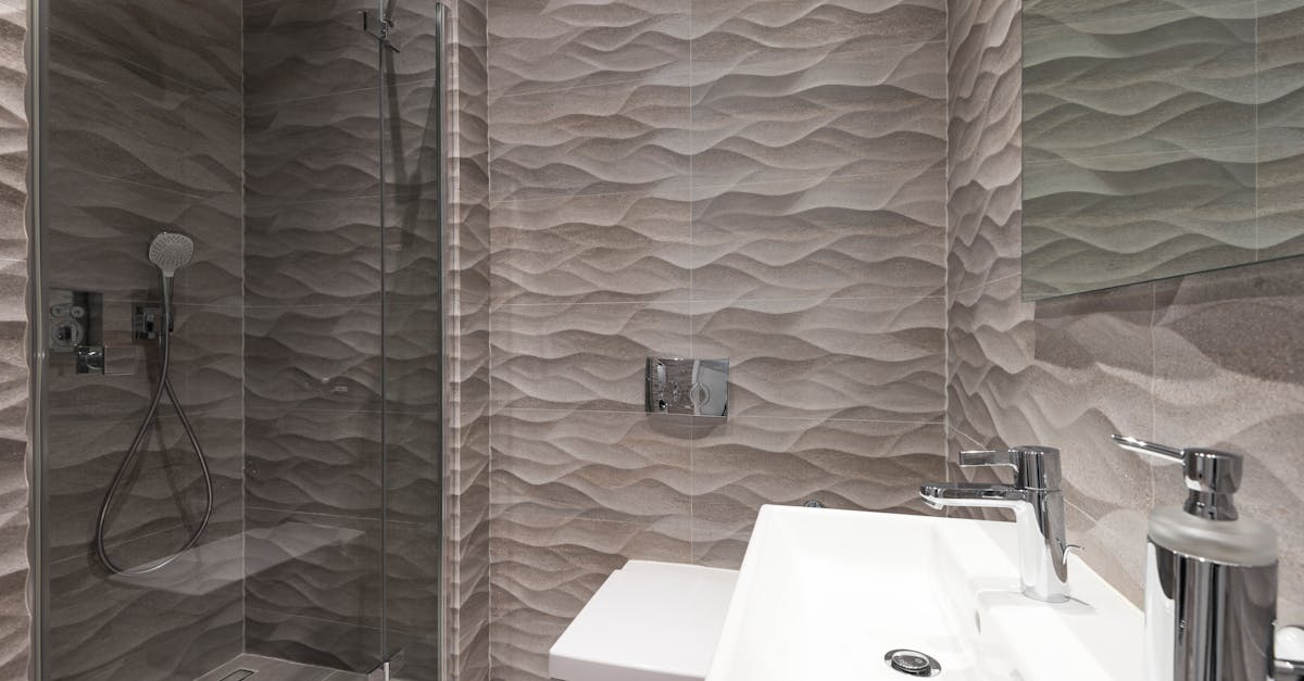 découvrez notre sélection d'accessoires de douche pour transformer votre expérience de bain. des rideaux de douche stylés aux porte-savons pratiques, trouvez tout ce qu'il vous faut pour une salle de bain fonctionnelle et élégante.