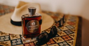 découvrez notre collection d'accessoires de mode traditionnels, alliant élégance et savoir-faire artisanal. chaque pièce ajoute une touche unique à votre style, célébrant l'héritage et la beauté des modes d'antan.