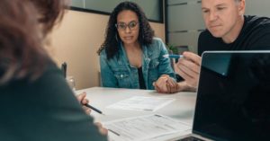 obtenez des conseils d’experts et des solutions sur mesure avec nos services juridiques professionnels. notre équipe vous accompagne dans toutes vos démarches légales en toute confiance.