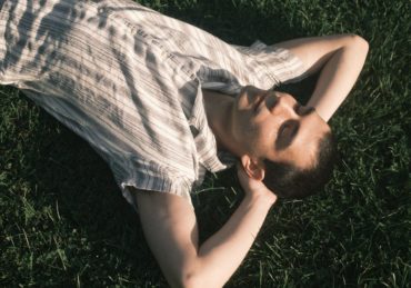 découvrez les bienfaits de la lumière du soleil pour votre santé : vitamine d, bien-être, énergie et prévention de certaines maladies. profitez-en intelligemment !