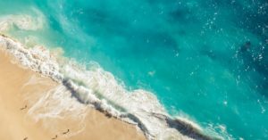 découvrez bali, une île indonésienne paradisiaque réputée pour ses plages magnifiques, ses rizières verdoyantes, sa culture unique et ses temples majestueux. préparez votre prochain voyage à bali !