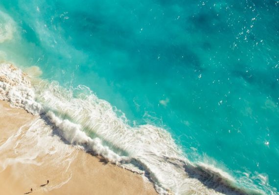découvrez bali, une île indonésienne paradisiaque réputée pour ses plages magnifiques, ses rizières verdoyantes, sa culture unique et ses temples majestueux. préparez votre prochain voyage à bali !