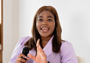 découvrez les qualités et l'impact d'un leader inspirant, capable de motiver son équipe, stimuler l’innovation et guider vers la réussite grâce à sa vision et son charisme.