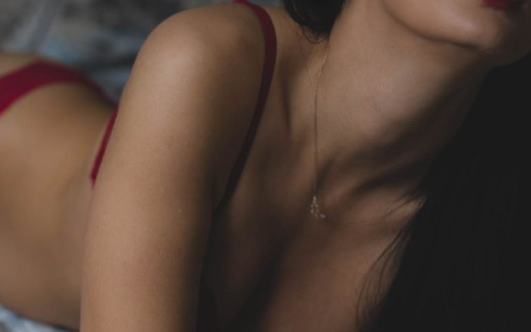 découvrez notre sélection de lingerie élégante et confortable. des ensembles raffinés pour toutes les occasions, alliant qualité, style et sensualité. sublimez votre silhouette avec nos créations uniques.